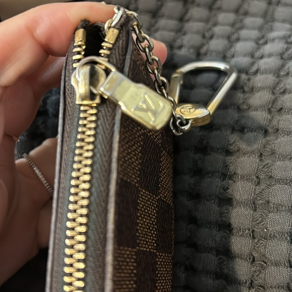 Louis Vuitton LV Key Pouch Card Holder - Picture 7 of 12